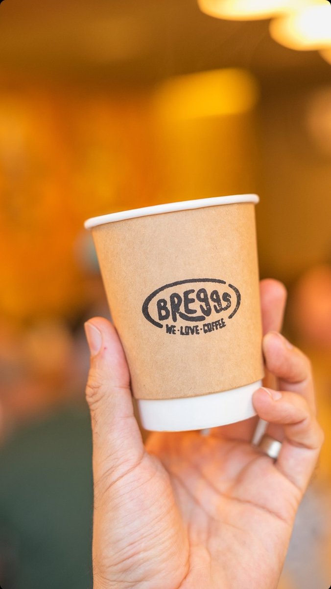 Breggs — mano naranja